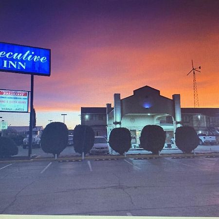 Executive Inn 敖德萨 外观 照片