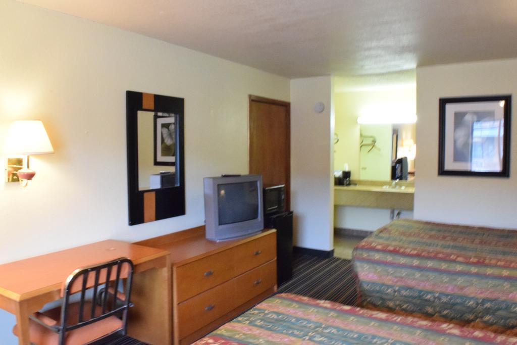 Executive Inn 敖德萨 外观 照片