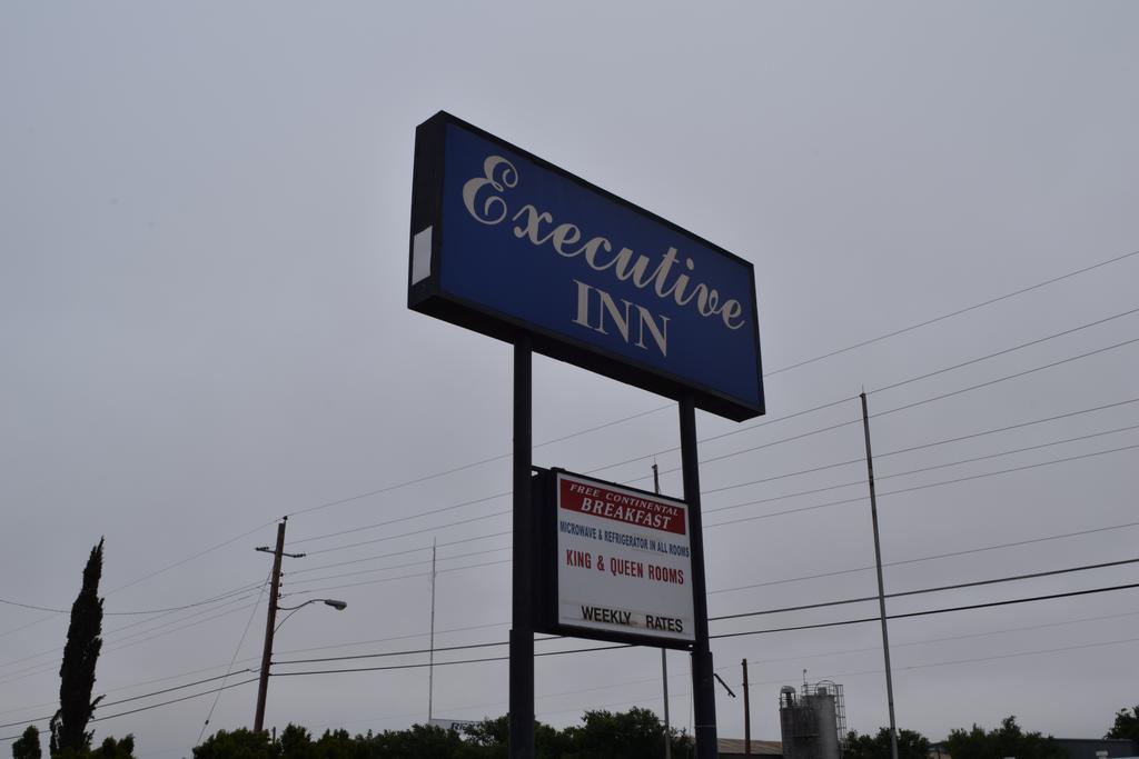 Executive Inn 敖德萨 外观 照片