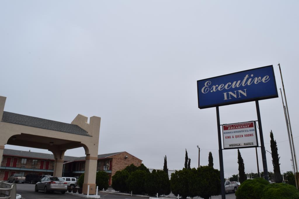 Executive Inn 敖德萨 外观 照片