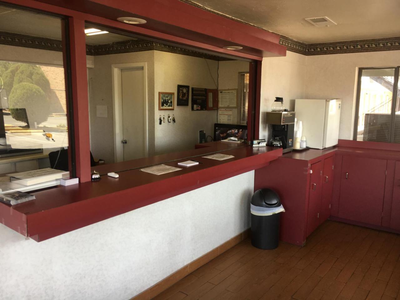 Executive Inn 敖德萨 外观 照片