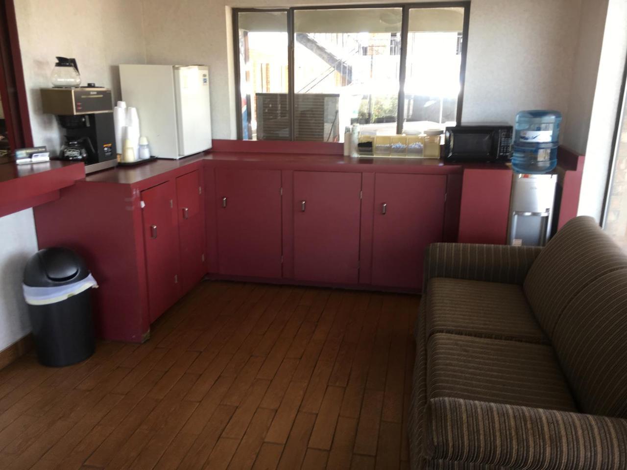 Executive Inn 敖德萨 外观 照片