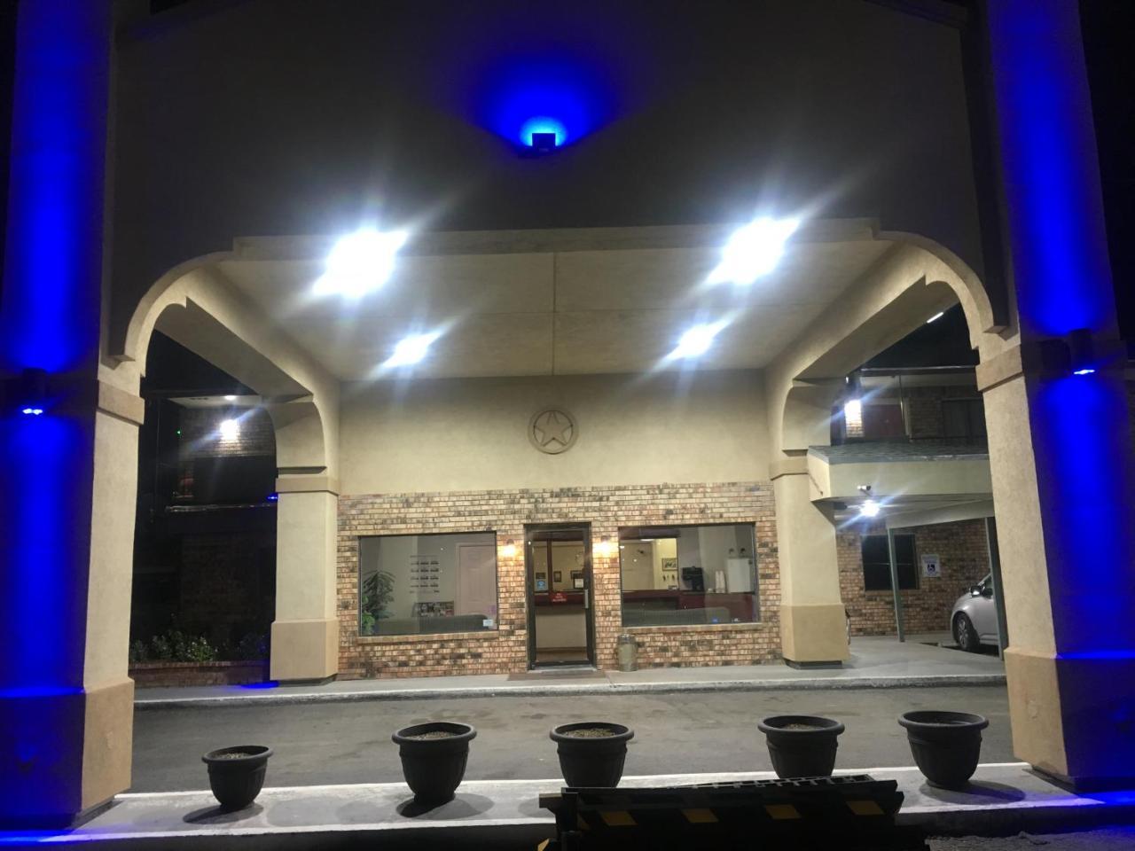 Executive Inn 敖德萨 外观 照片