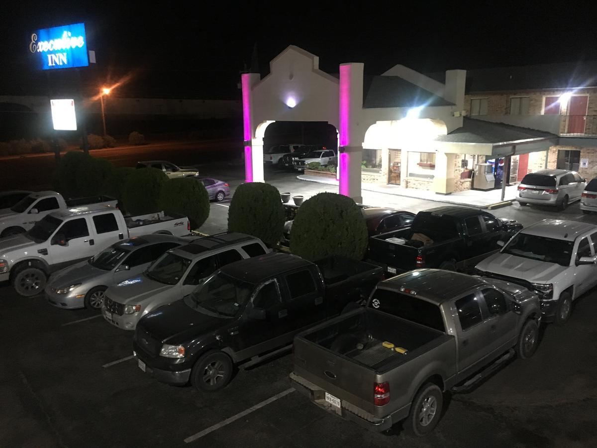 Executive Inn 敖德萨 外观 照片