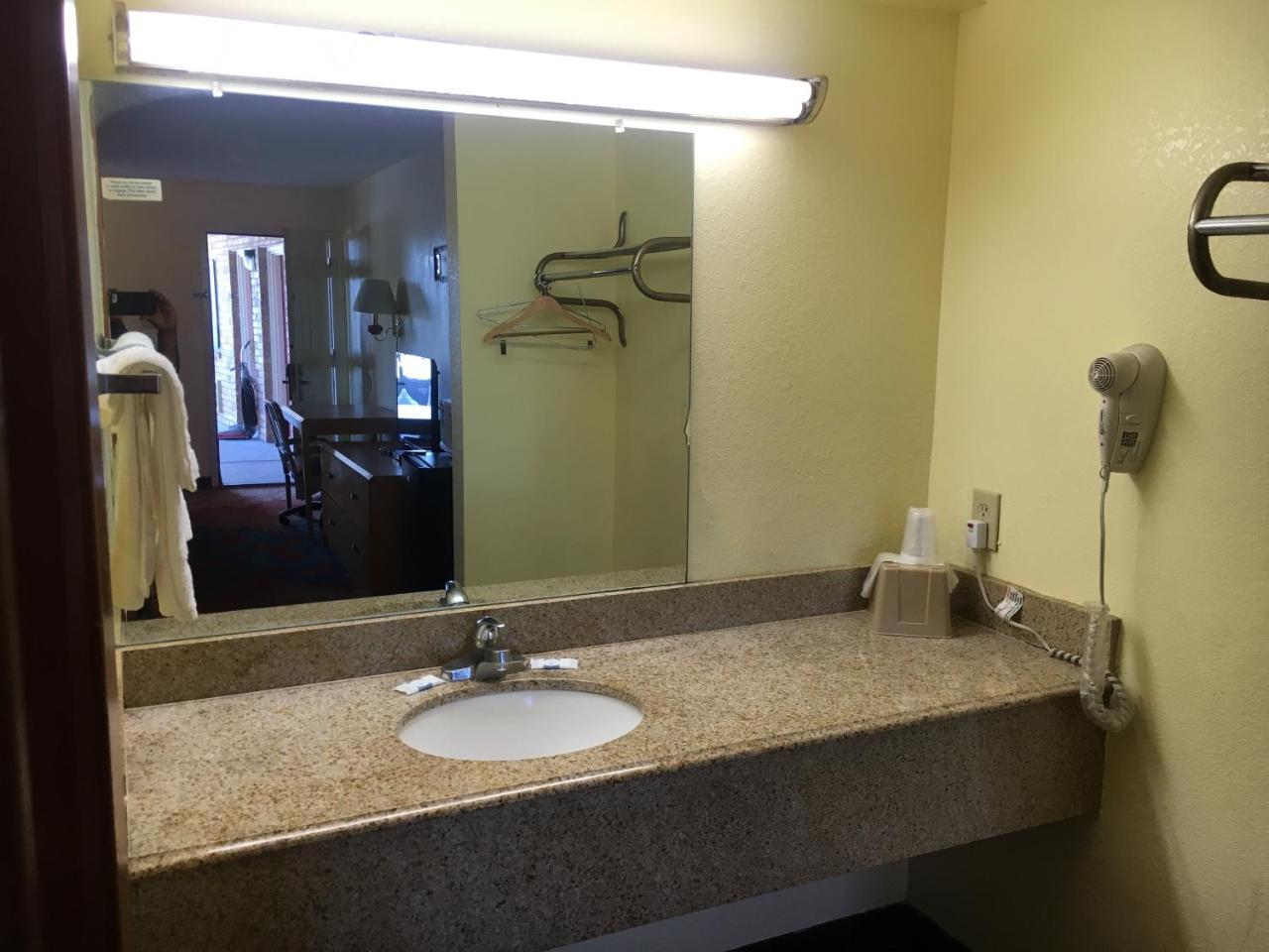 Executive Inn 敖德萨 外观 照片
